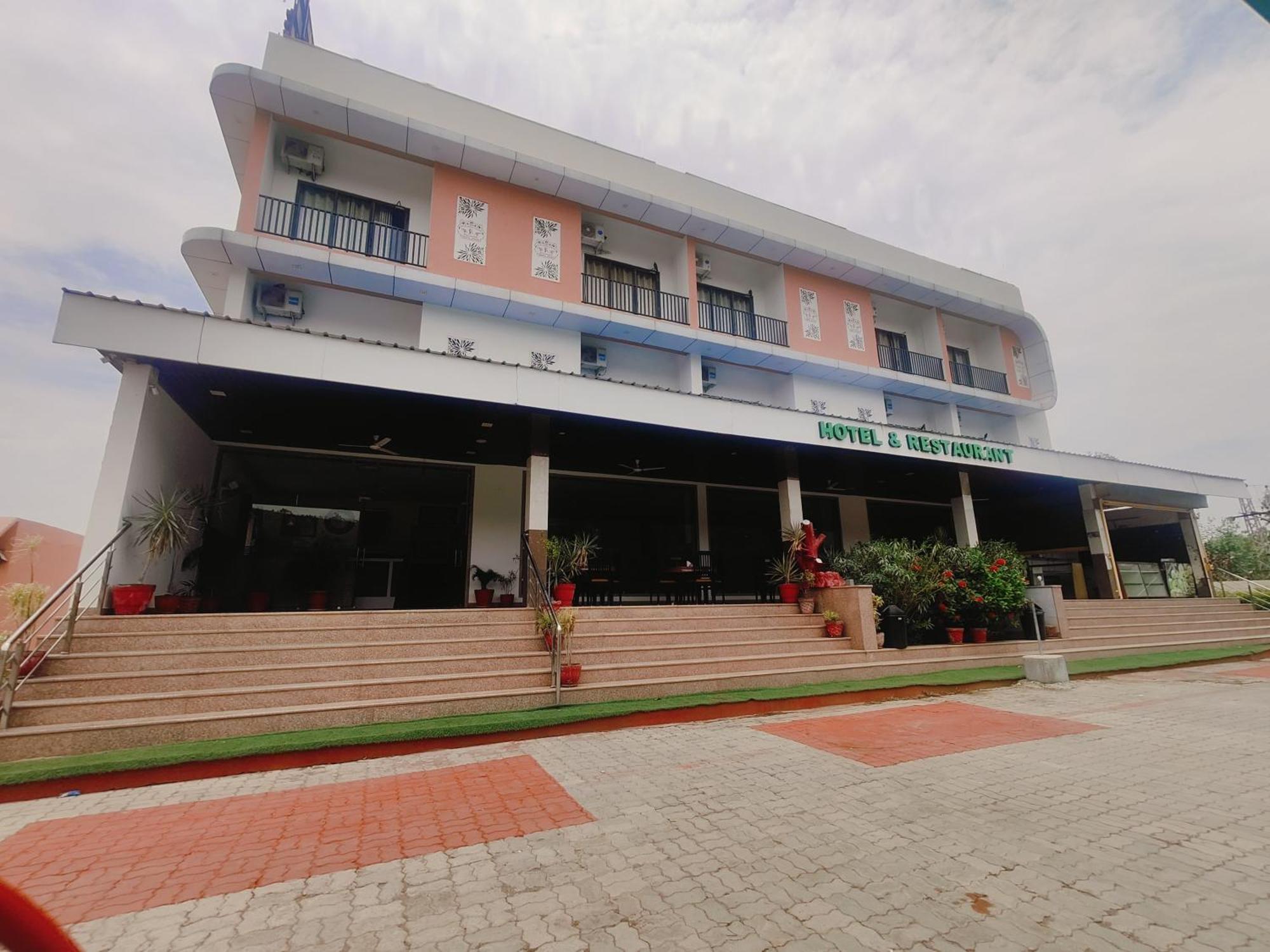 Hotel White Lotus Dungarpur Eksteriør bilde